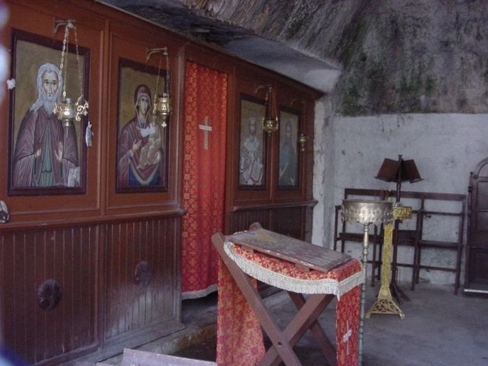 kreta_akrotiri_moni_katholiko_15_die kirche_innen_01.jpg, 59kB